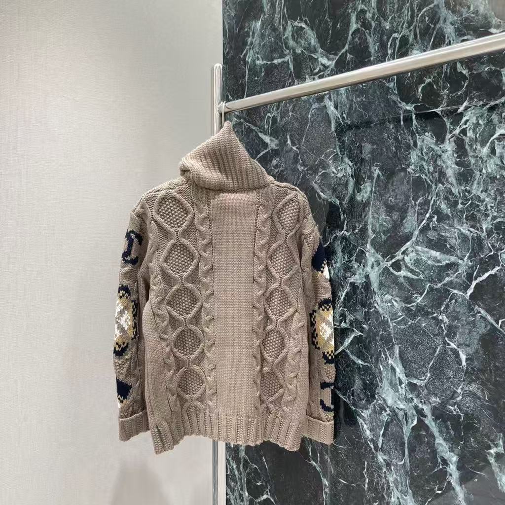 New for Early Fall 2025, this knitted jacquard zipper sweater