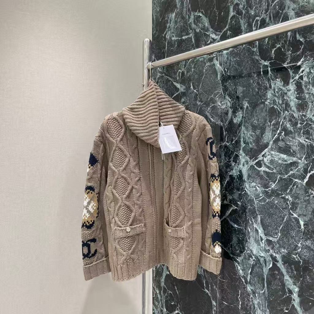 New for Early Fall 2025, this knitted jacquard zipper sweater