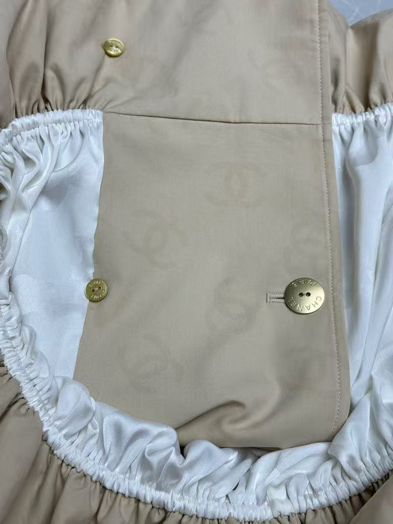 Dark-patterned short trench coat