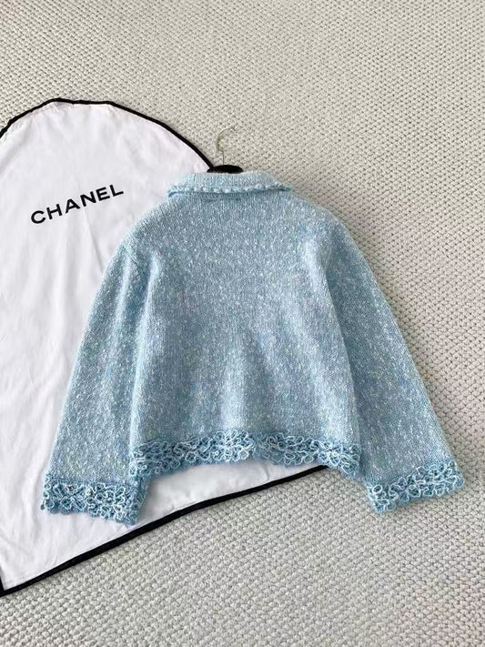 Blauer, bestickter Wollcardigan