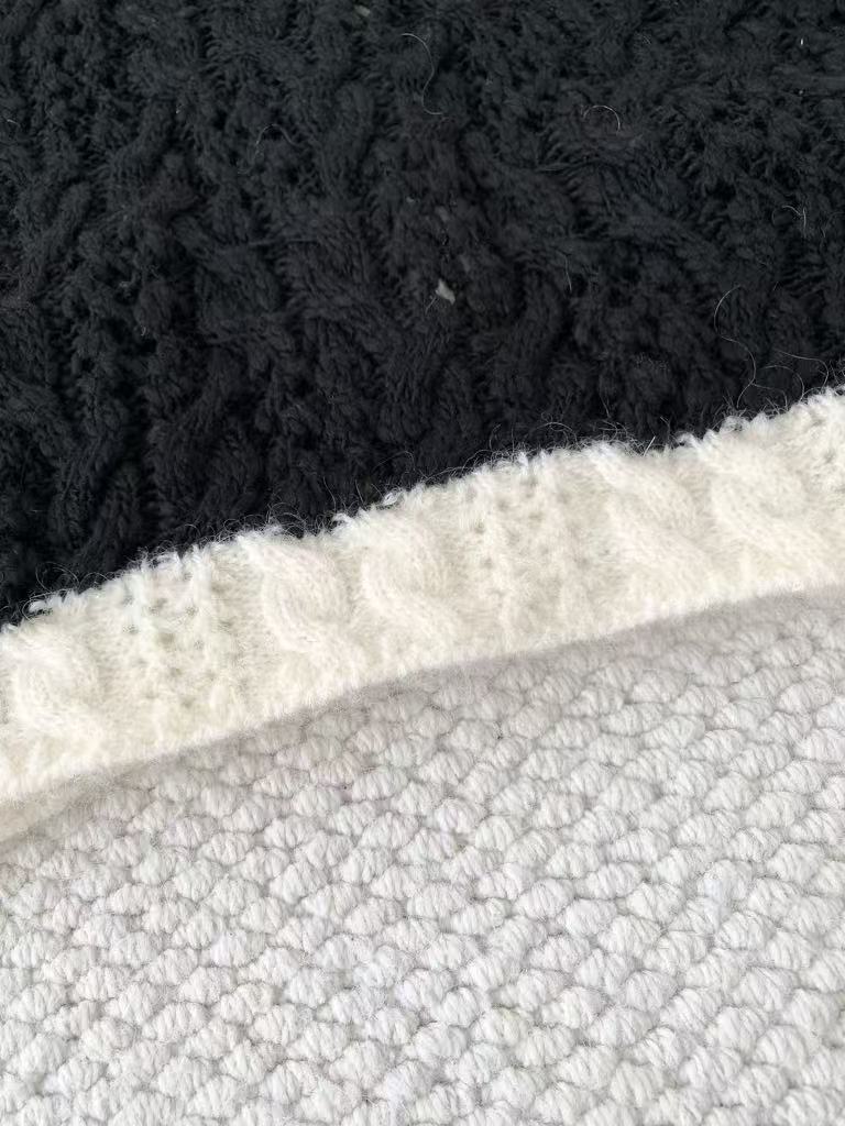 Black and white contrast double pocket V-neck cardigan
