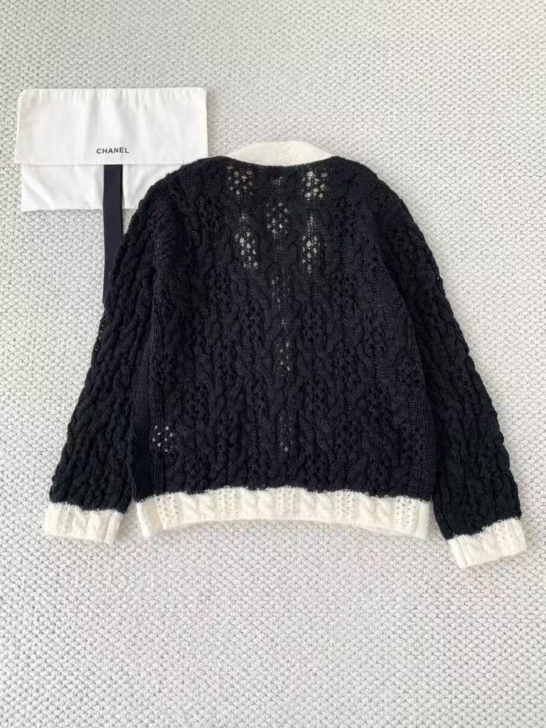 Black and white contrast double pocket V-neck cardigan