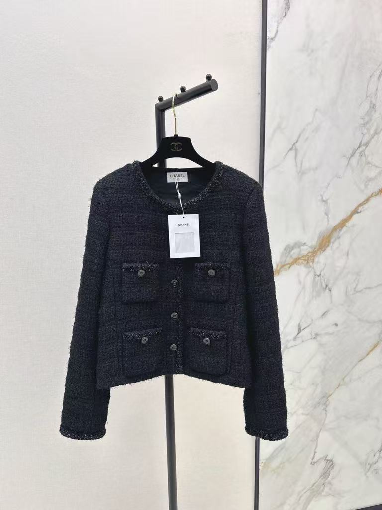 The latest fall/winter style, a versatile black woven jacket.