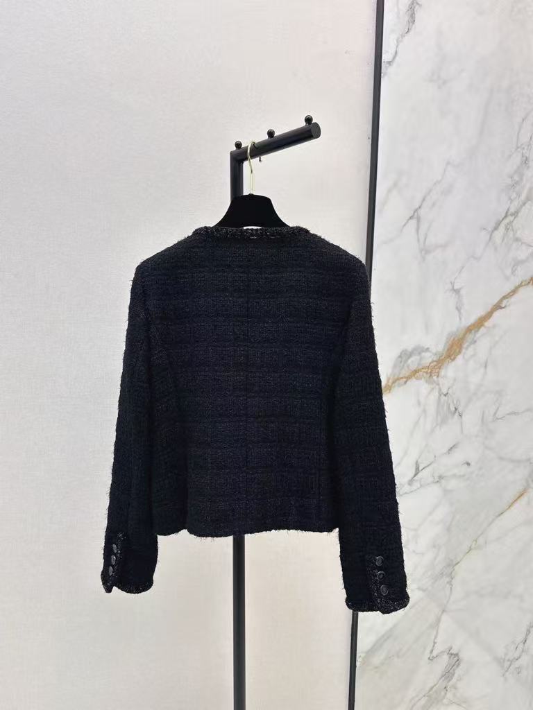 The latest fall/winter style, a versatile black woven jacket.