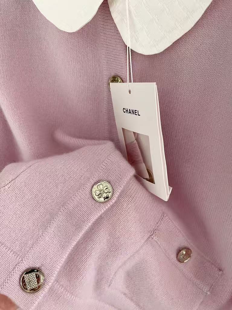 A knitted cardigan with a detachable jacquard collar!