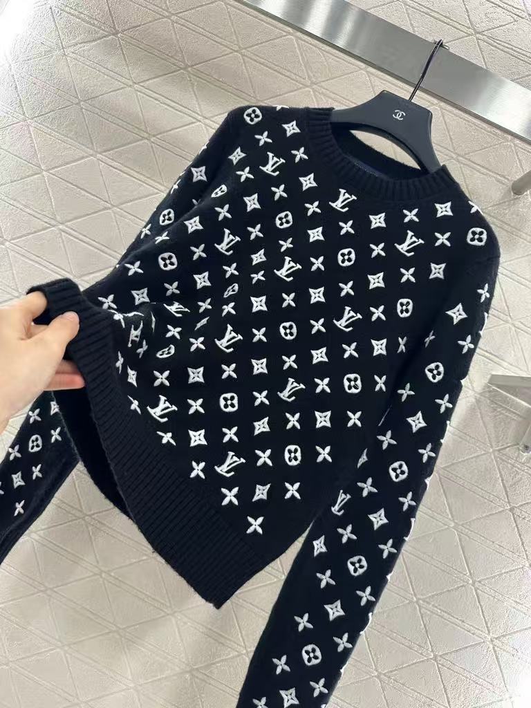 Embroidered jacquard pullover sweater