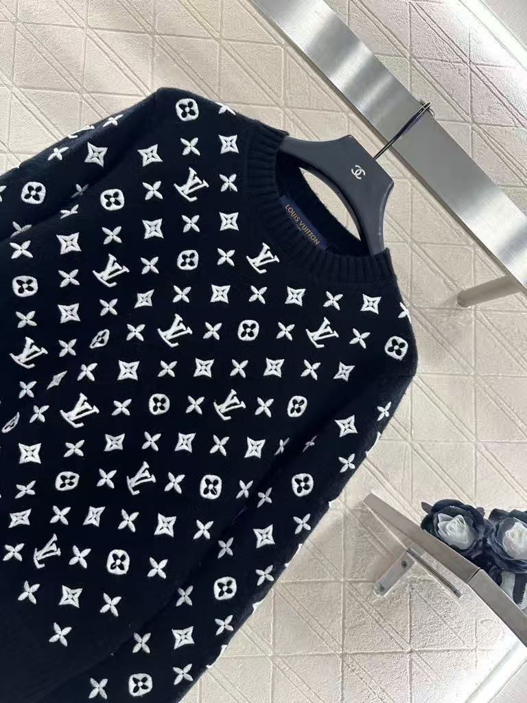 Embroidered jacquard pullover sweater