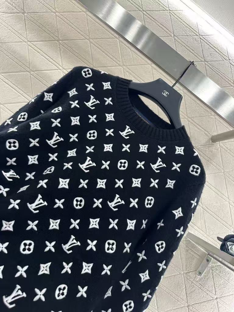 Embroidered jacquard pullover sweater