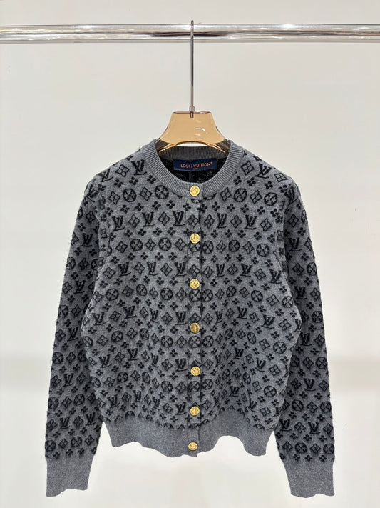 Cárdigan sencillo de mohair con monograma.