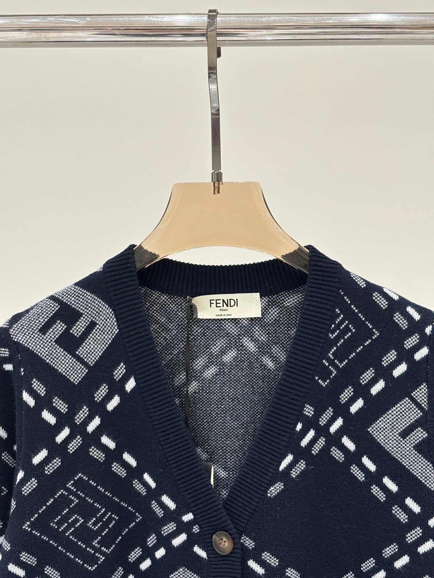 New V-neck casual cardigan with letter diamond pattern