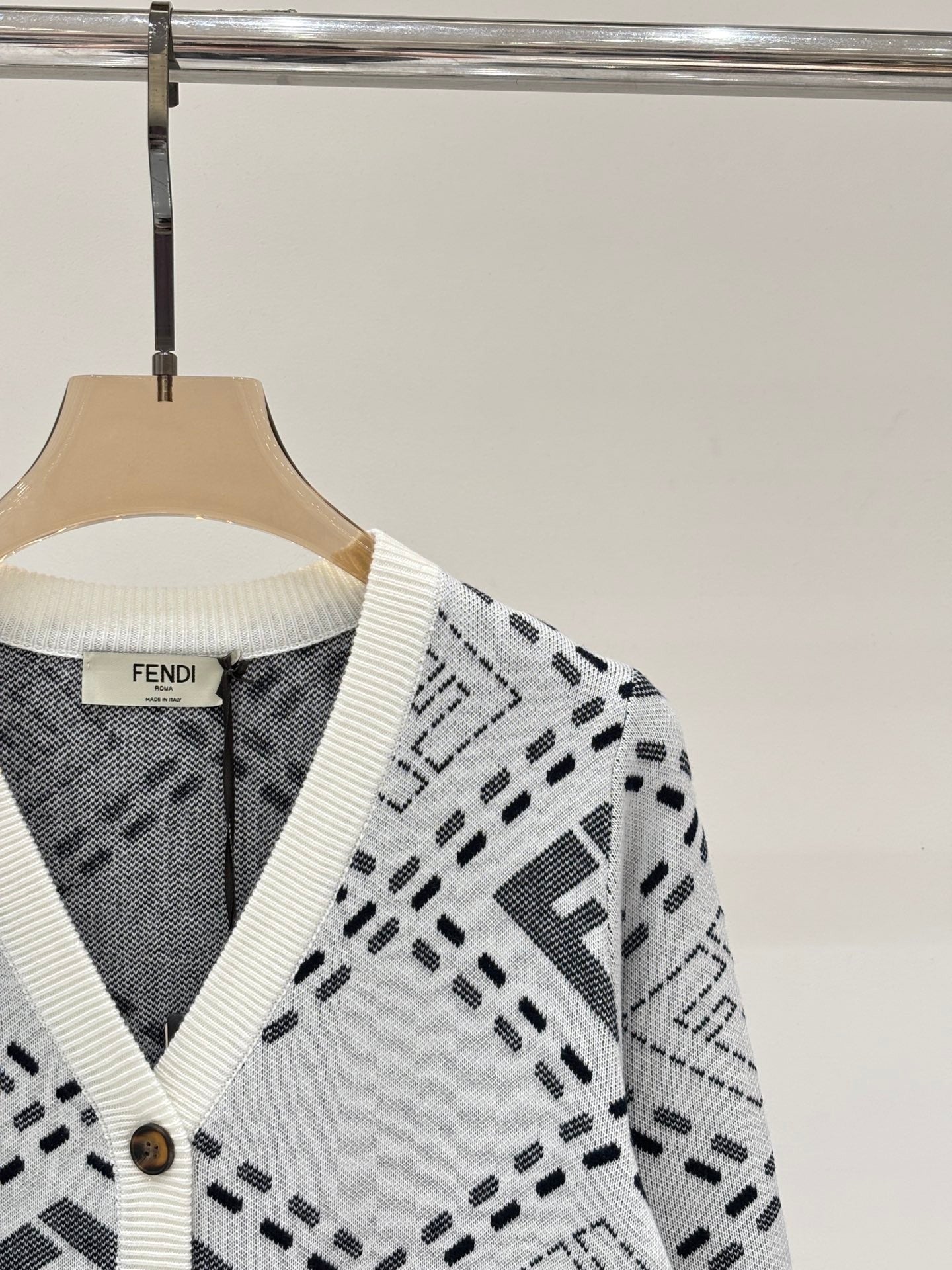 New V-neck casual cardigan with letter diamond pattern