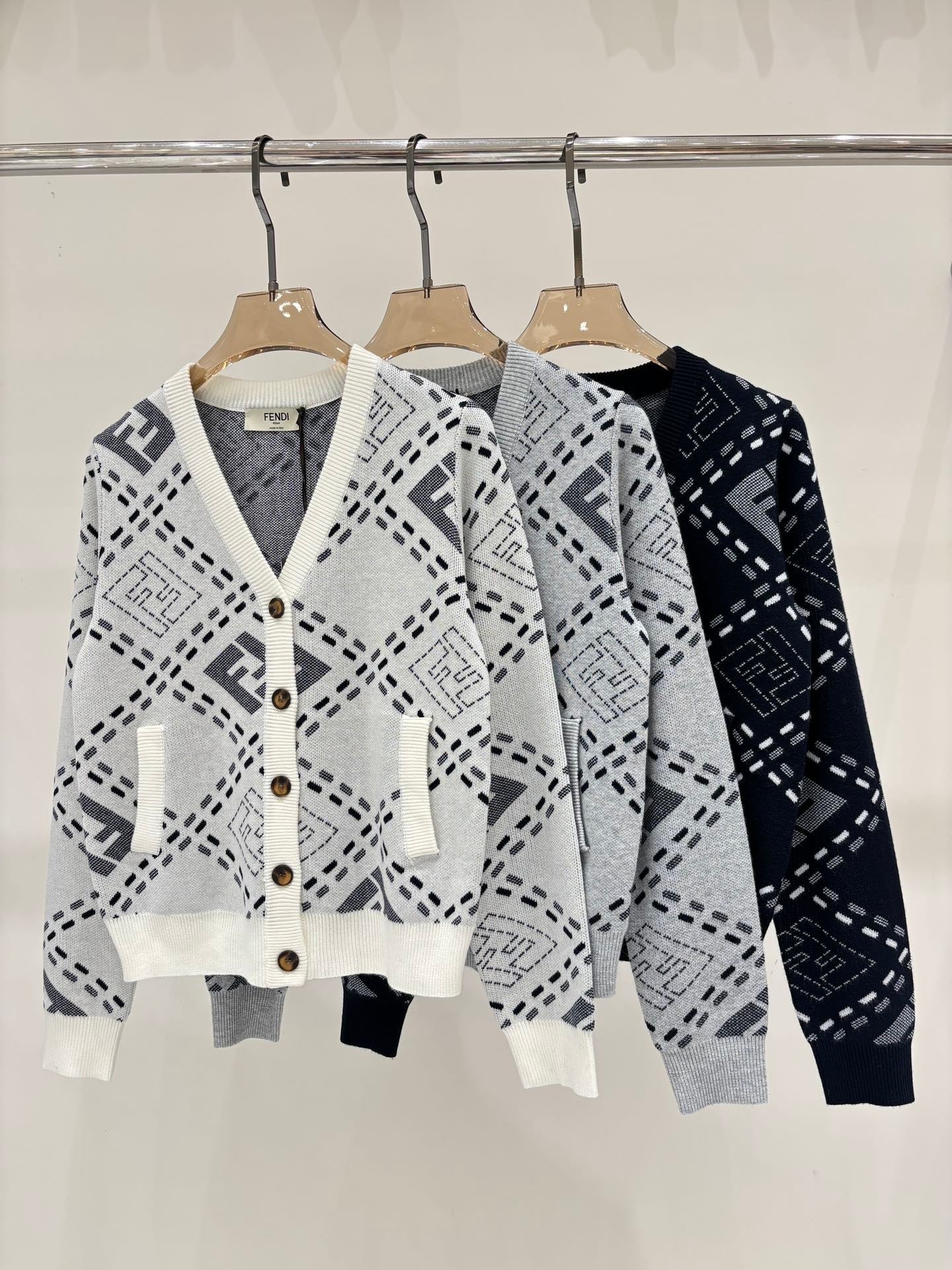 New V-neck casual cardigan with letter diamond pattern
