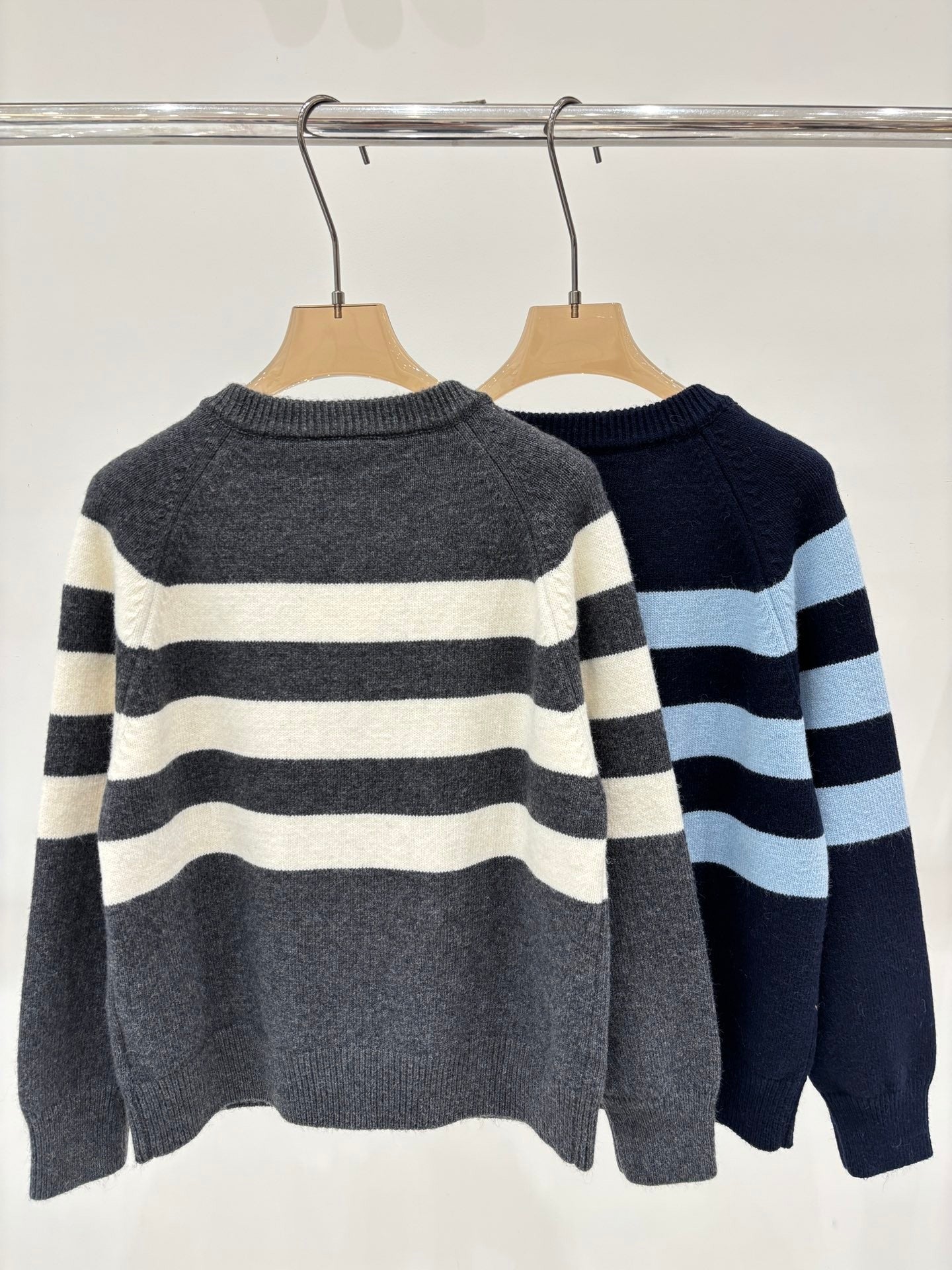 Simple and casual striped cardigan