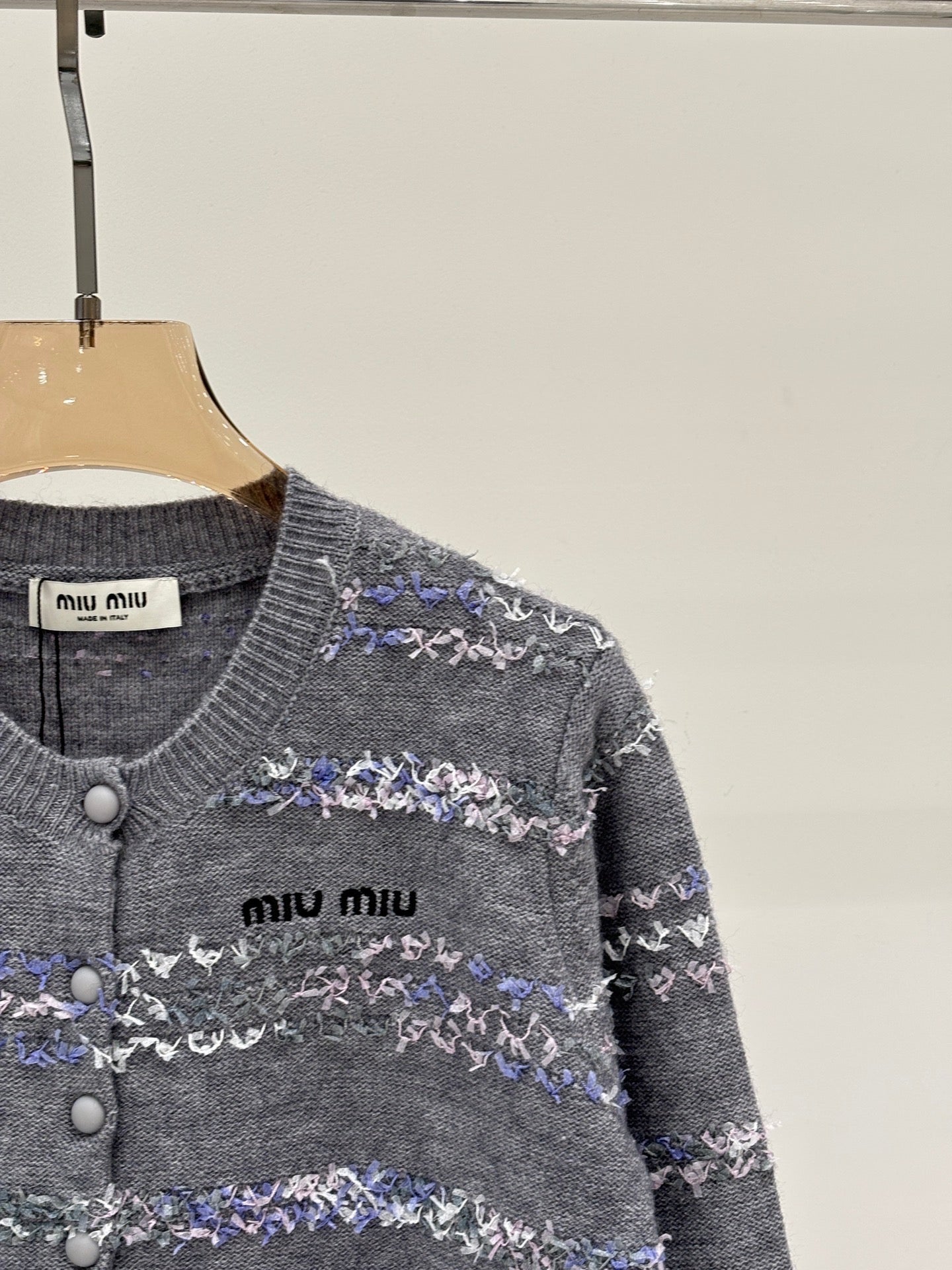 New round neck contrast stripe word logo embroidered knitted cardigan