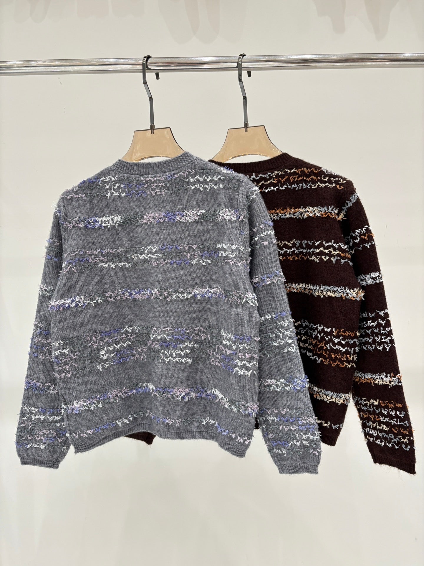 New round neck contrast stripe word logo embroidered knitted cardigan