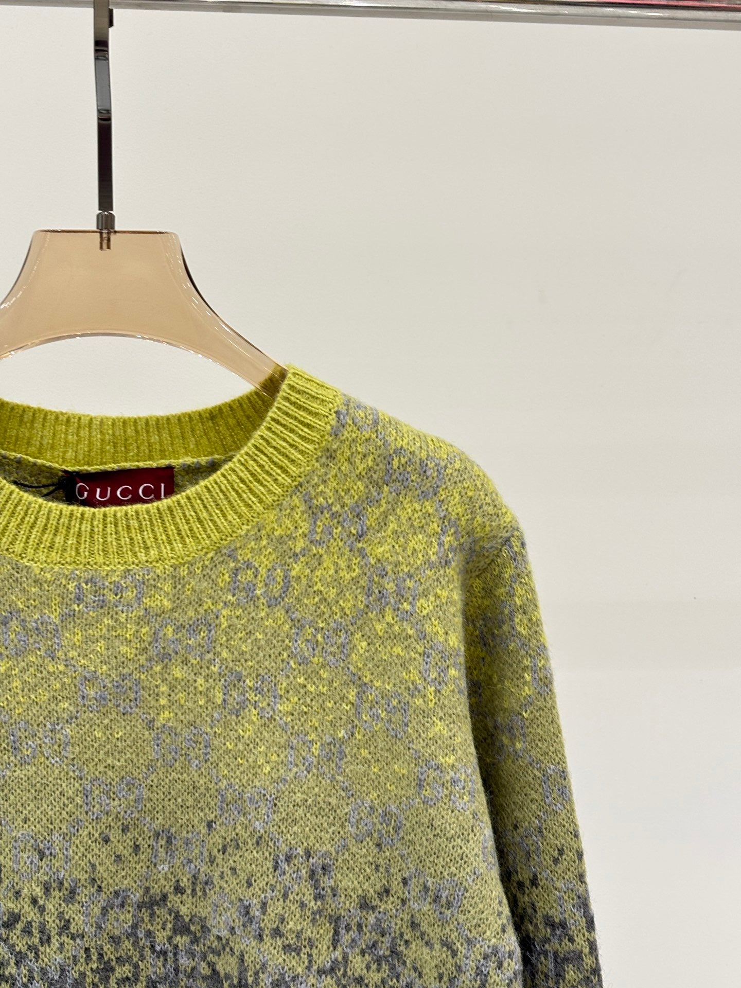 New round neck letter logo contrasting jacquard black and green gradient knitted sweater