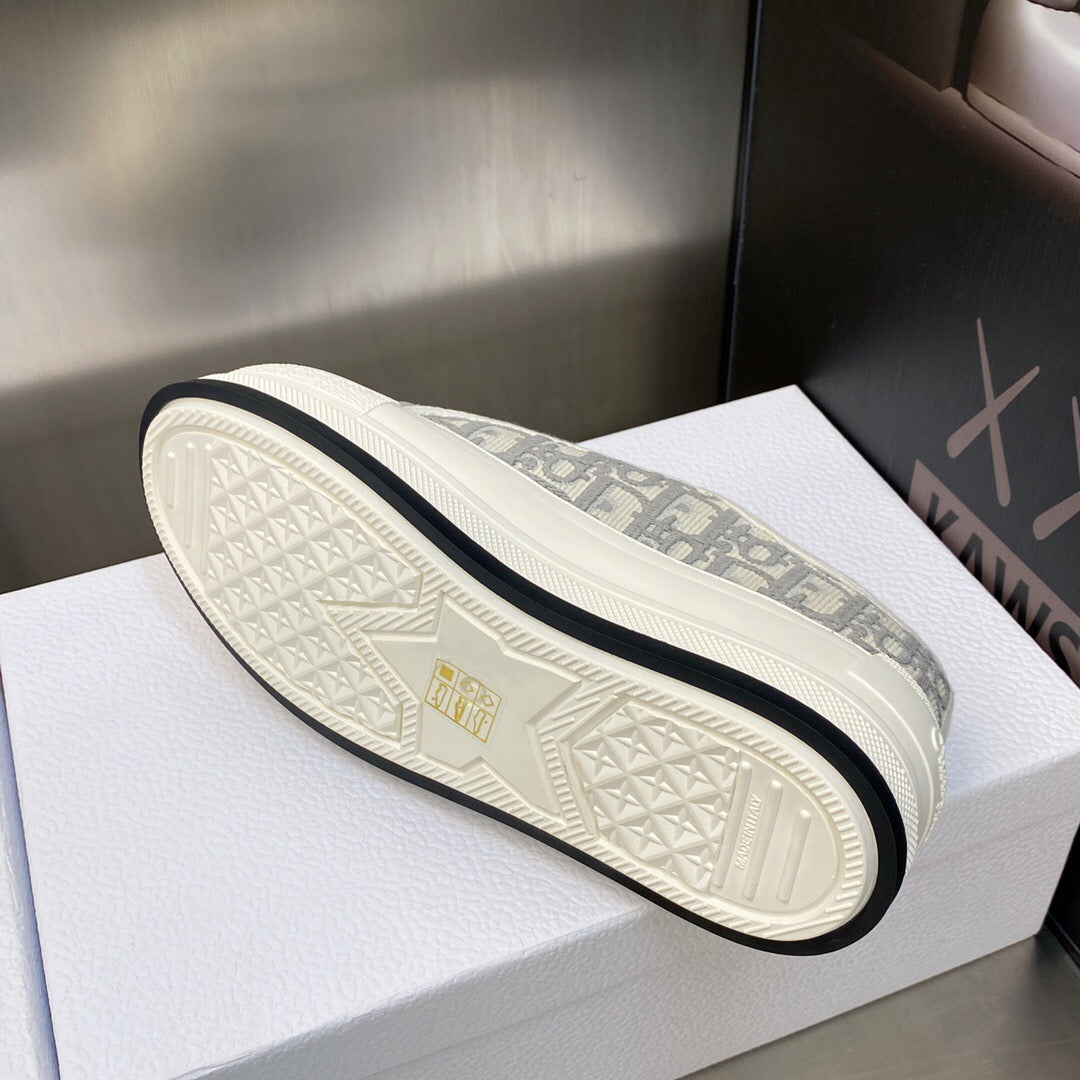 25FW NEW Embroidered Canvas Shoes