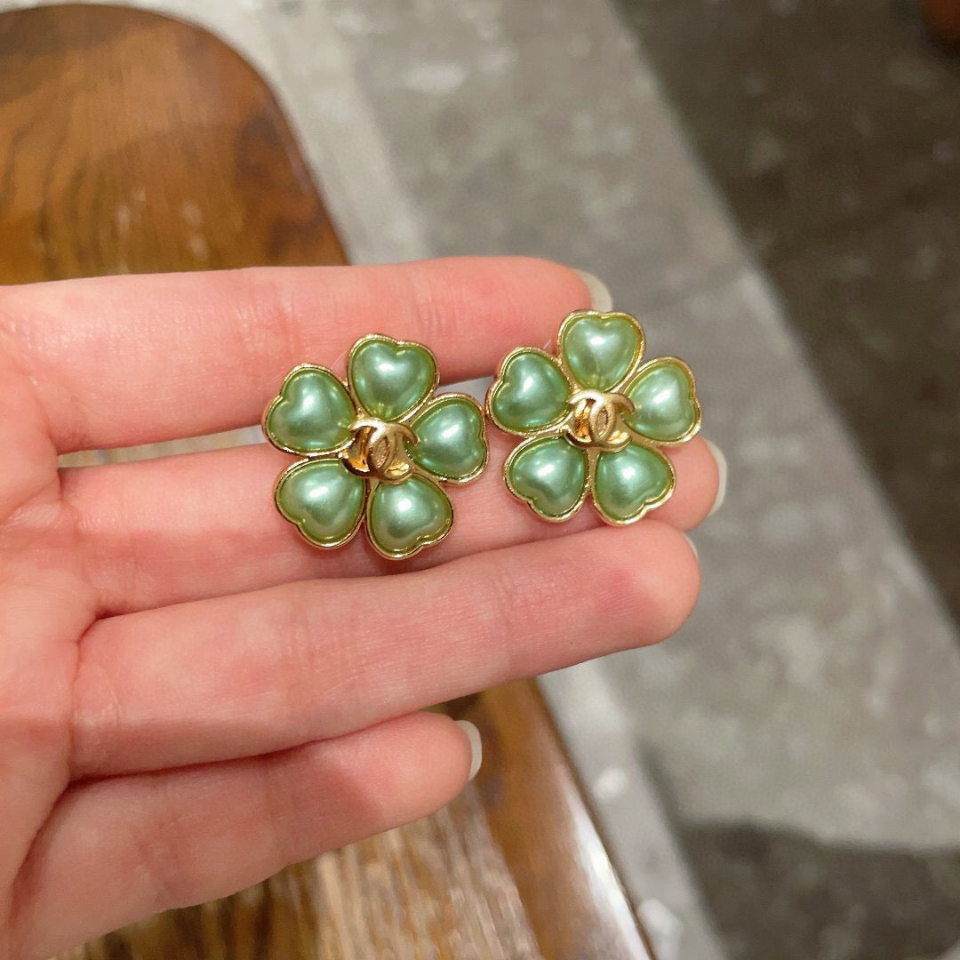 25FW NEU Filigrane Blumen-Ohrstecker