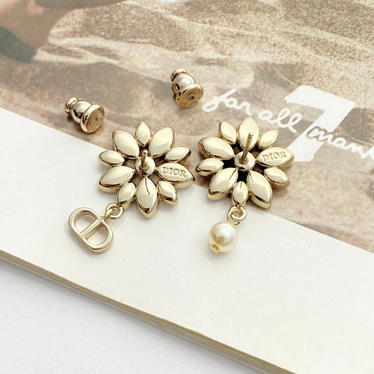 25FW NEW Sweet Stud Earrings with Full Rhinestone Embellishment