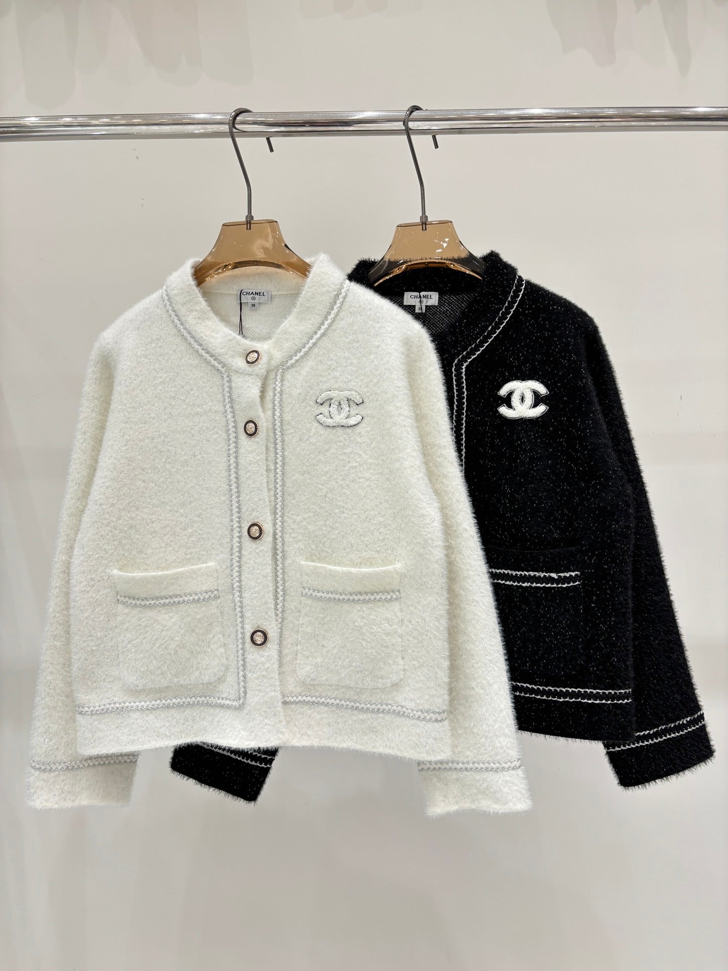 25FW NEW style round neck letter logo three-dimensional patch simple metal buckle knitted cardigan
