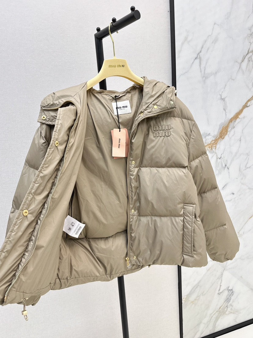 Hooded snap-button down jacket