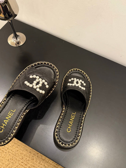 🔅Neue Damenschuhe Frühjahr/Sommer 2025 mit gesticktem Buchstabenlogo