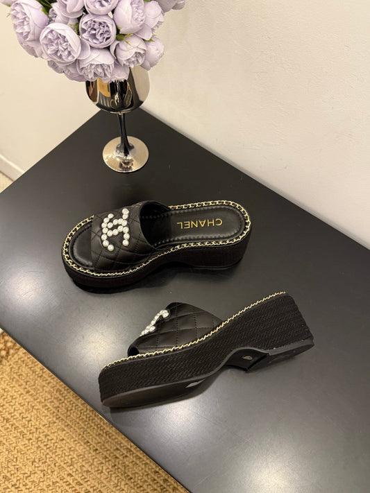 🔅Neue Damenschuhe Frühjahr/Sommer 2025 mit gesticktem Buchstabenlogo