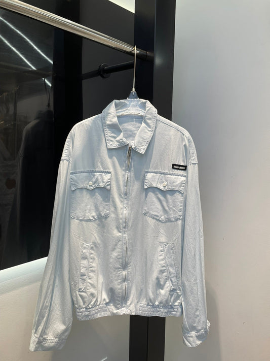 Chaqueta vaquera lavada azul claro con cremallera