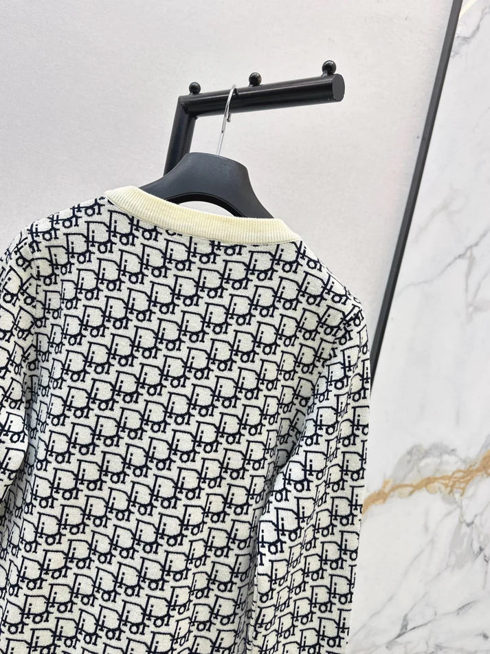 🔥HOT🔥 25FW latest V-neck jacquard knitted cardigan