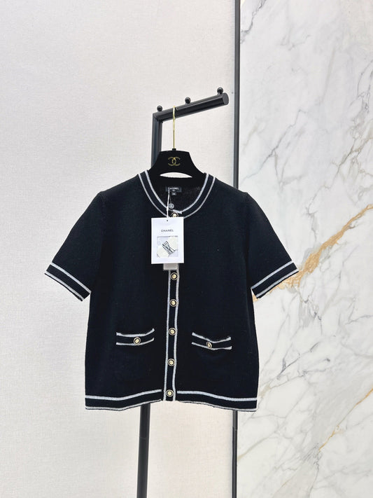 25 early autumn new round neck lion head three-dimensional intarsia metal buckle gold stripe short-sleeved cardigan