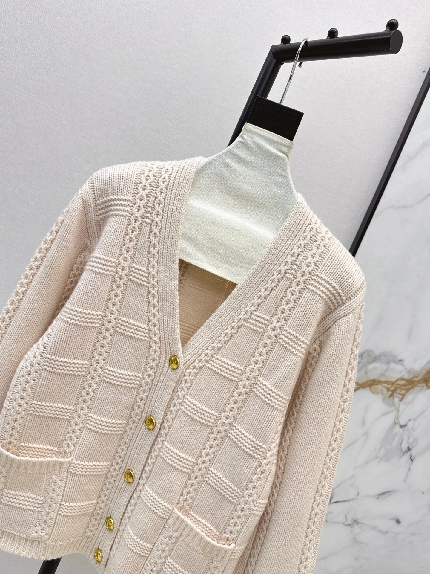 25FW latest three-dimensional crocheted V-neck cardigan