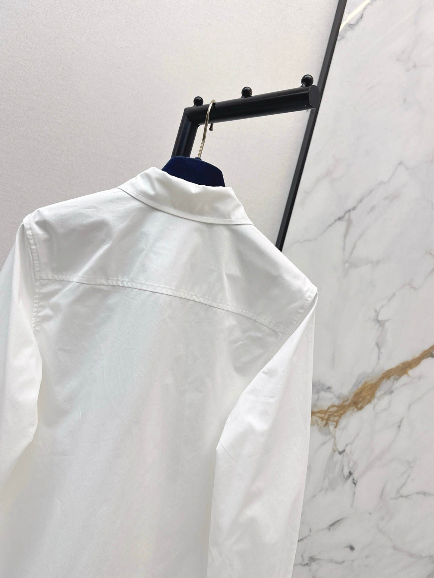 25FW new style lapel buttoned clean and simple white shirt