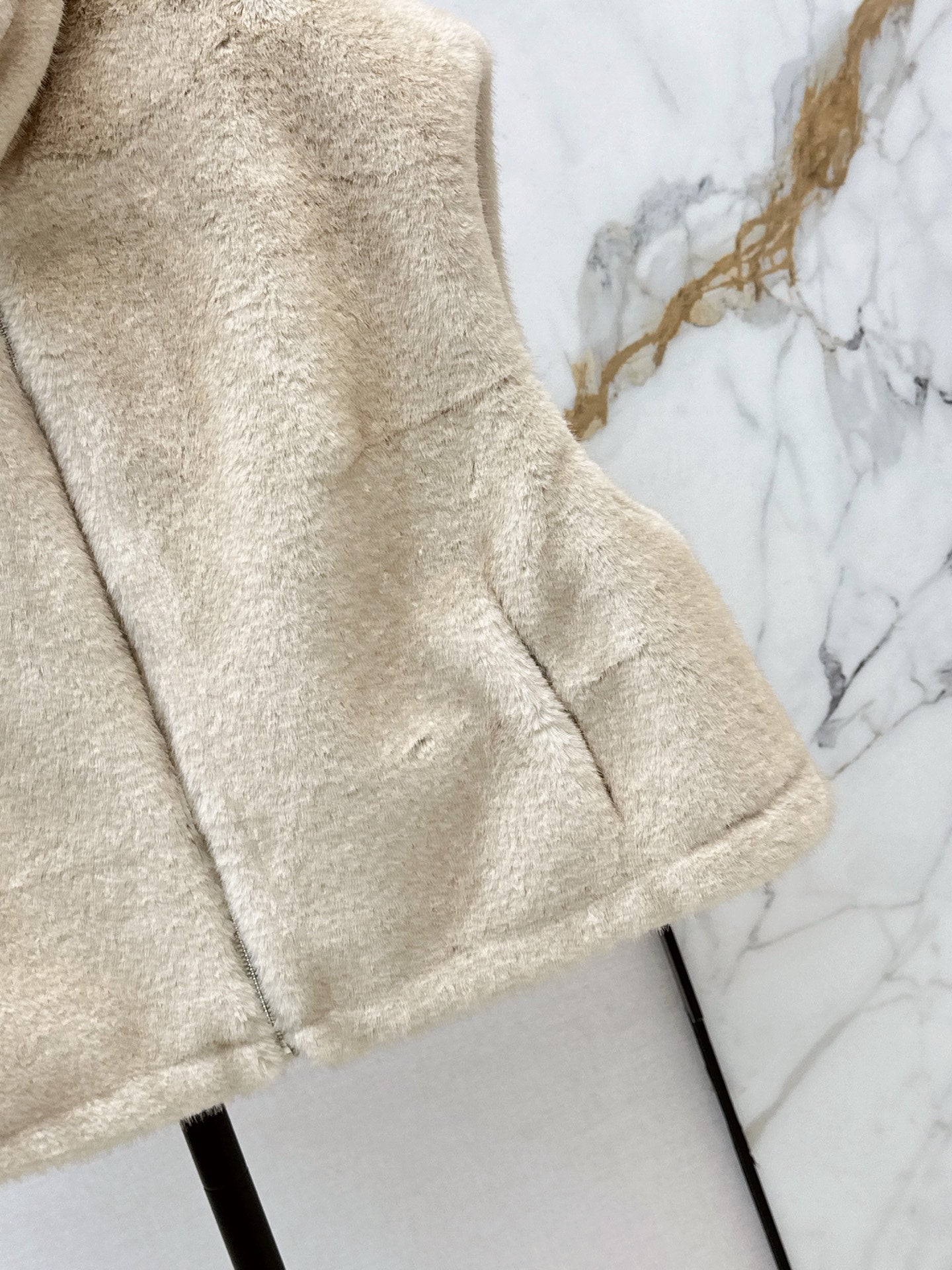 25FW reversible faux fur vest jacket