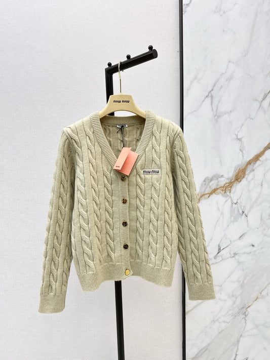 25FW NEW cable knit cardigan