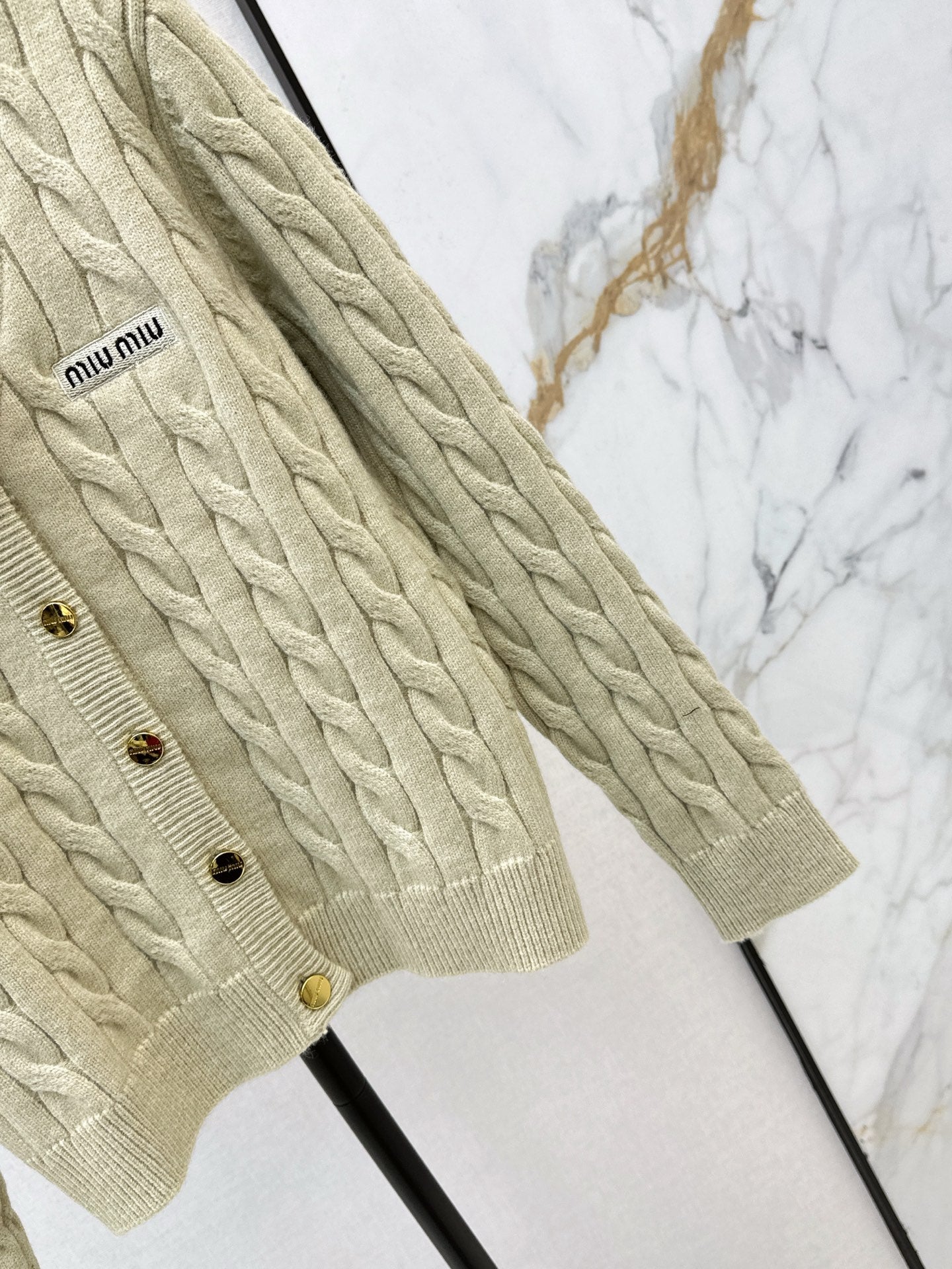 25FW NEW cable knit cardigan