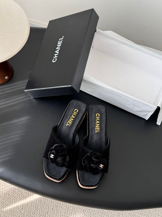 26SS camellia sides sandals