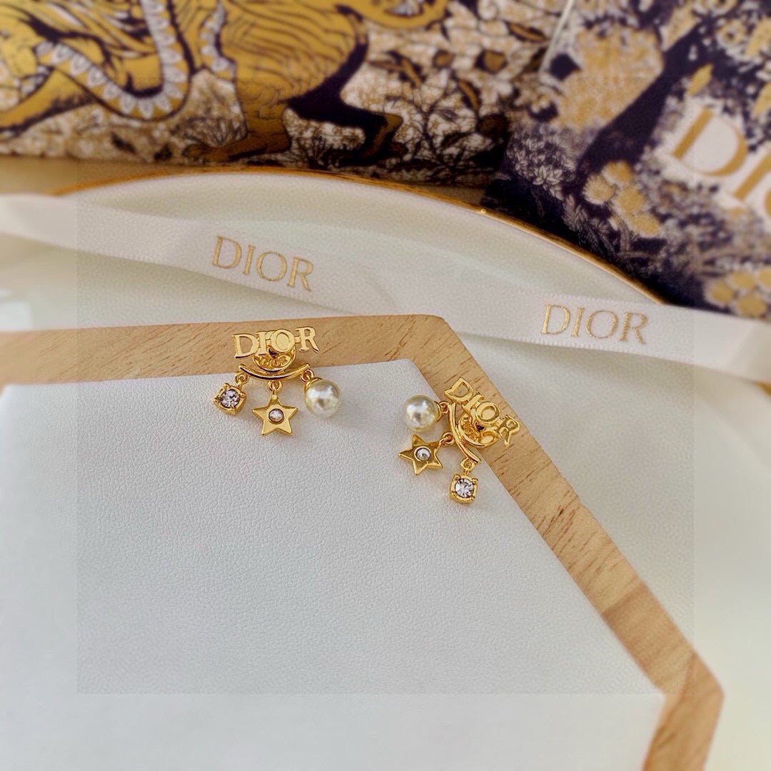 The latest letter star⭐️pearl small tassel earrings