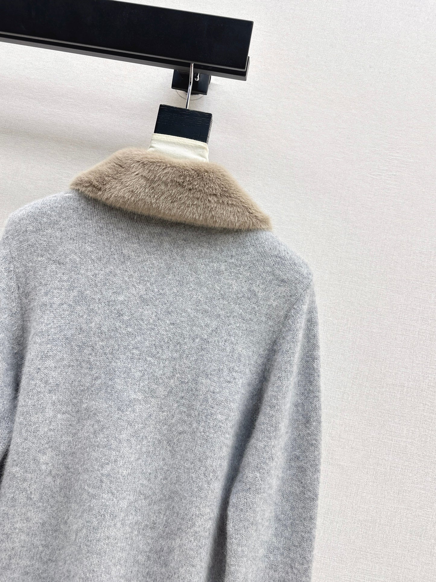 26SS NEUER Wollcardigan