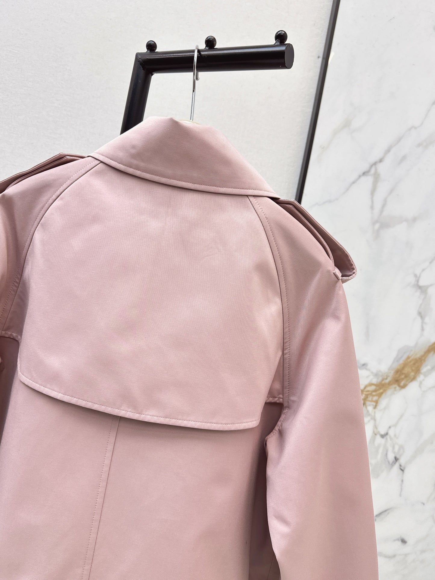 26SS NEUE Trenchcoats