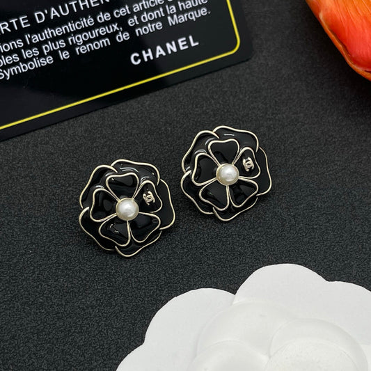 🔥HOT🔥26SS NEW black flower stud earrings