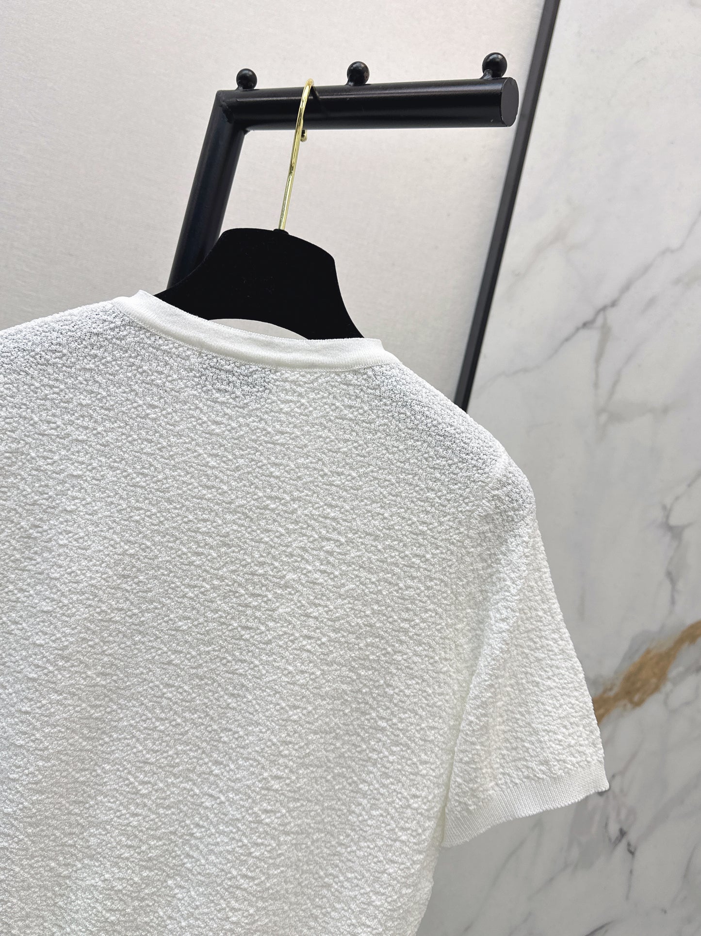 26SS NEU Kurzer Pullover mit 5 Broschen