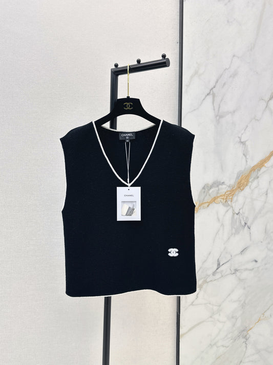 26SS NEW Contrast color trim V-neck knitted vest