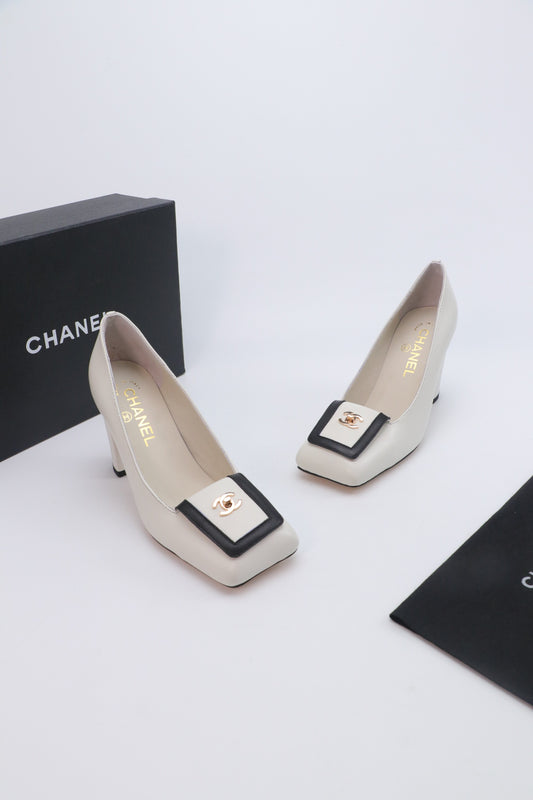26SS NEW Catwalk style double C lock large square toe high heels (height: 9.5cm)