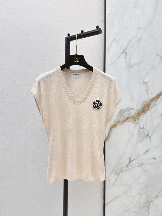 26SS NEW Three-dimensional camellia decorated V-neck T-shirt