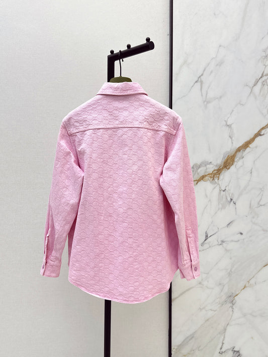 Camisa vaquera rosa de tejido jacquard con el nuevo logotipo 26SS