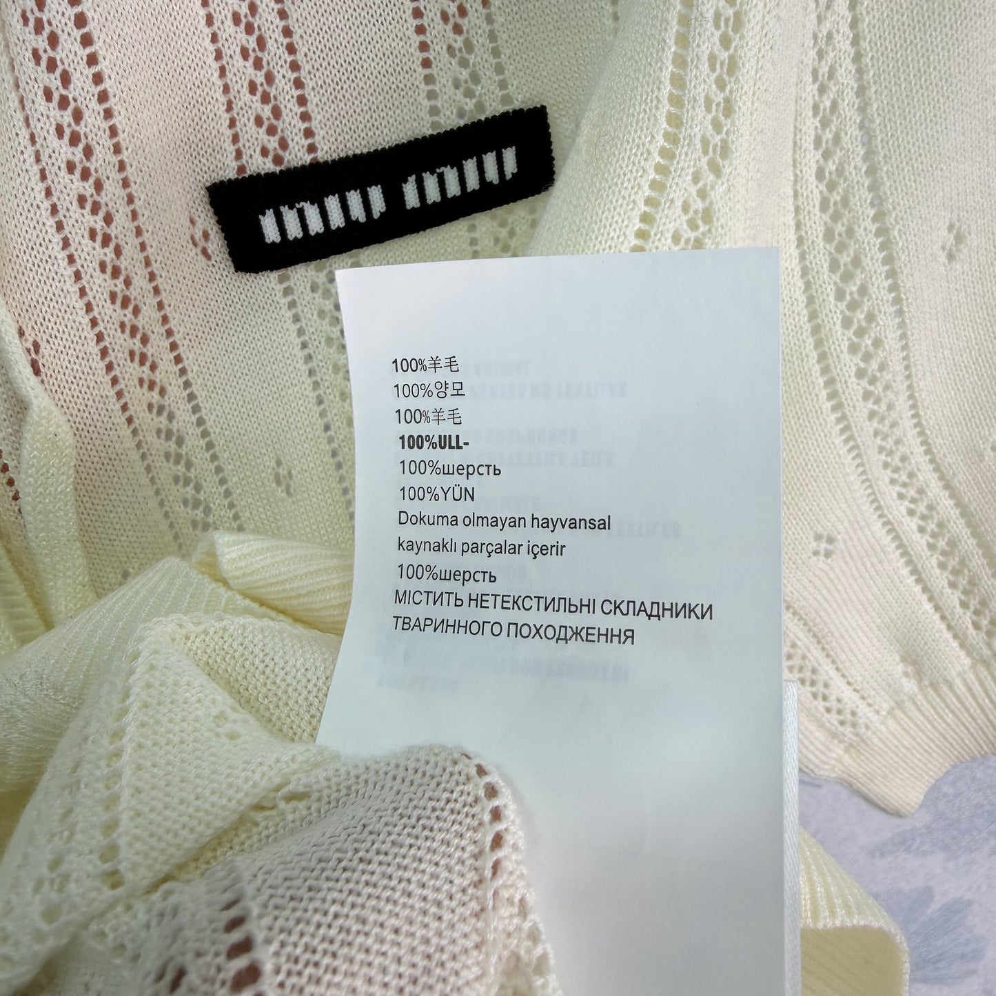 26SS NEU Rundhals-Kardigan mit Krawatten-Design und kurzen Ärmeln