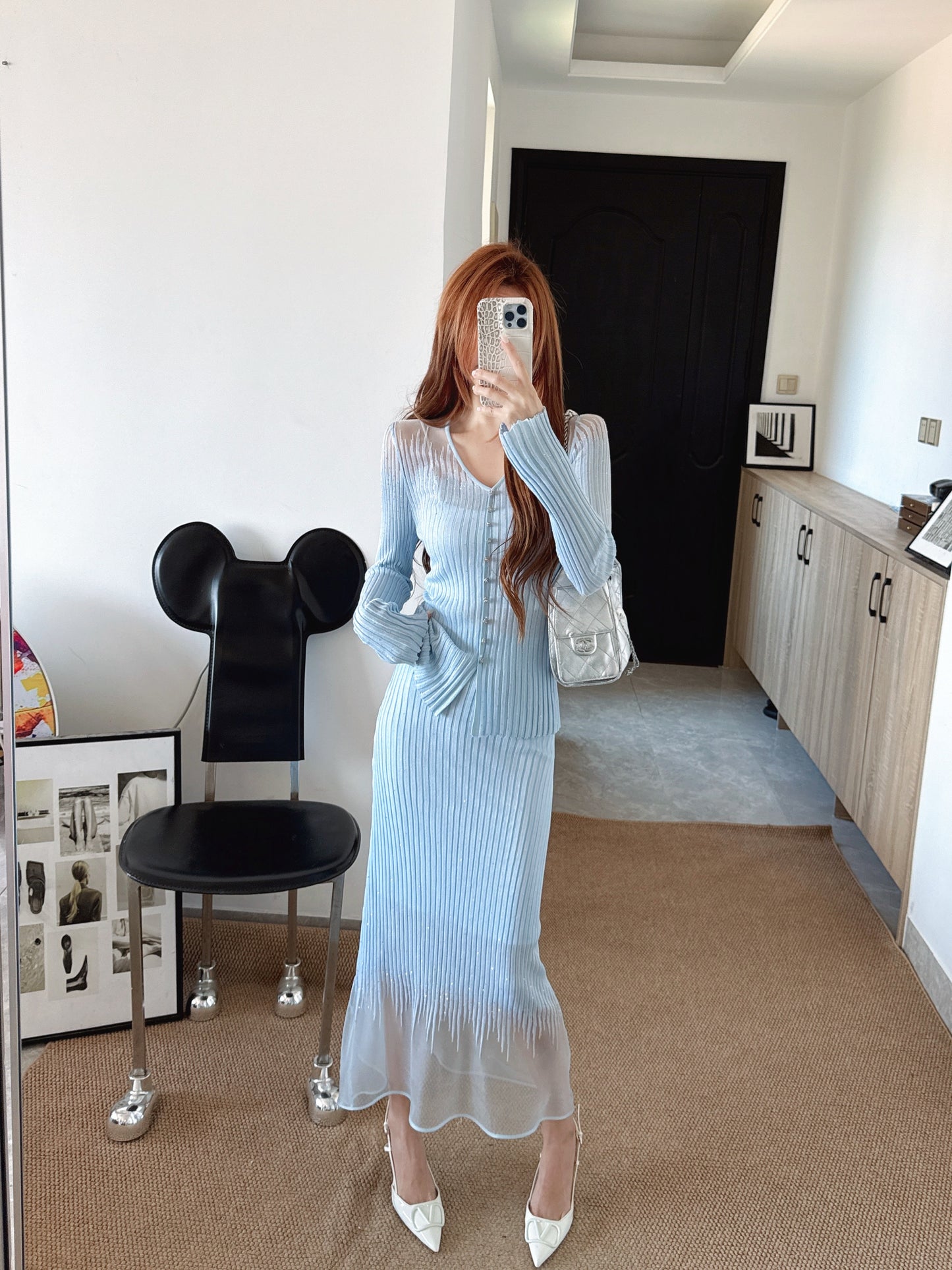 26SS NEW Hot diamond V-neck slim-fitting sweater + high-waisted skirt suit