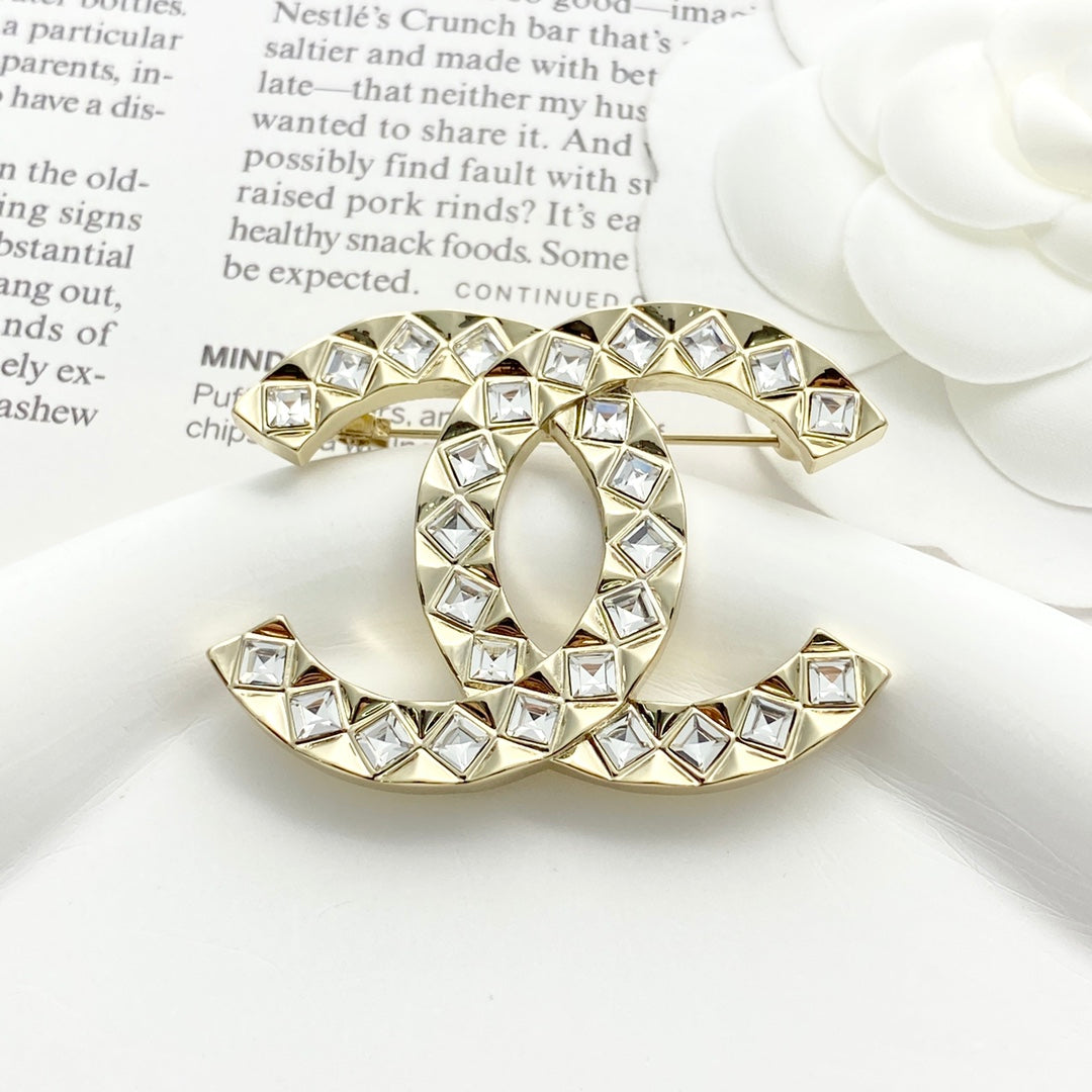 26SS NEU Diamant ◇ Strass Doppel-C Brosche