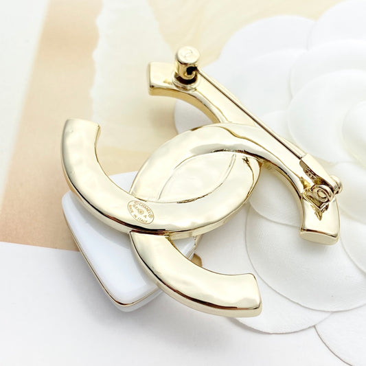26SS NEUE Acryl-Vintage-Taschenbrosche