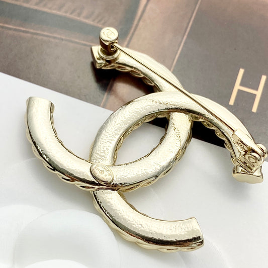 26SS NEW Pearl and Diamond Brooch
